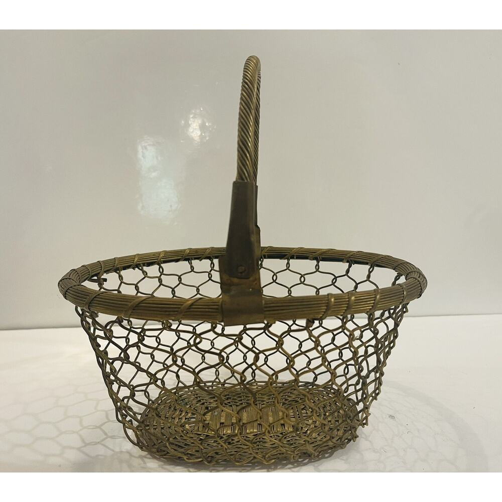 Vintage Woven Oval Brass Basket/Handle Made in India Decorative